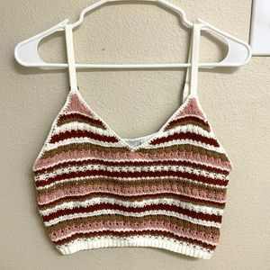 Hollister Crochet Top, never worn, great material built in bra, cropped